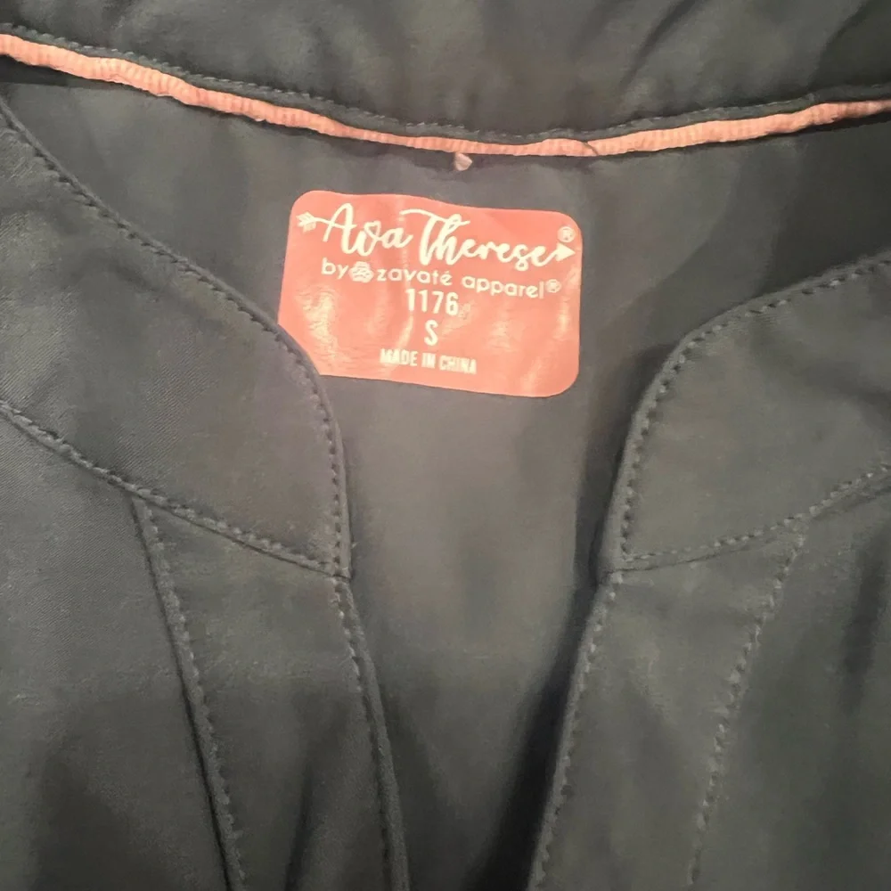 Women's grey scrub set - Picture 3 of 3